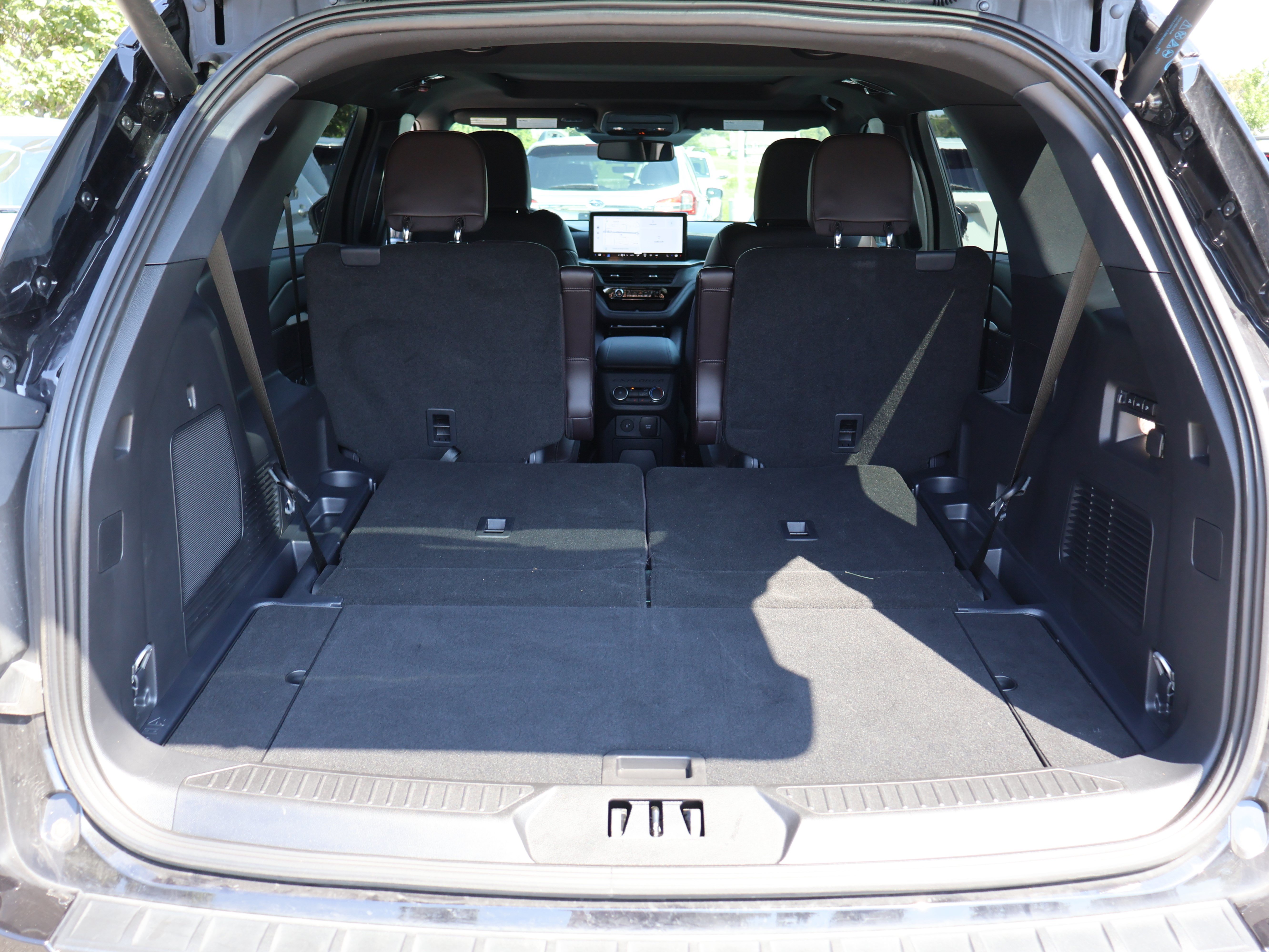 Used 2025 Ford Explorer Platinum w/ Ultimate Package AWD/4WD image 8