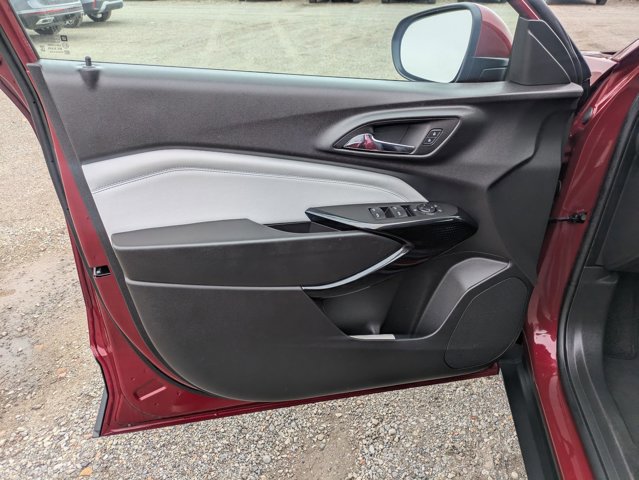 Used 2025 Chevrolet Trax LT image 10