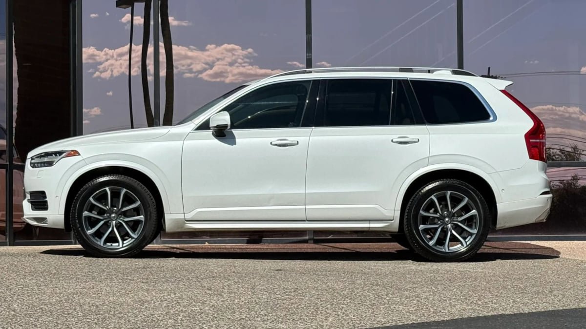 Used 2018 Volvo XC90 T6 Momentum w/ Convenience Package AWD/4WD image 5