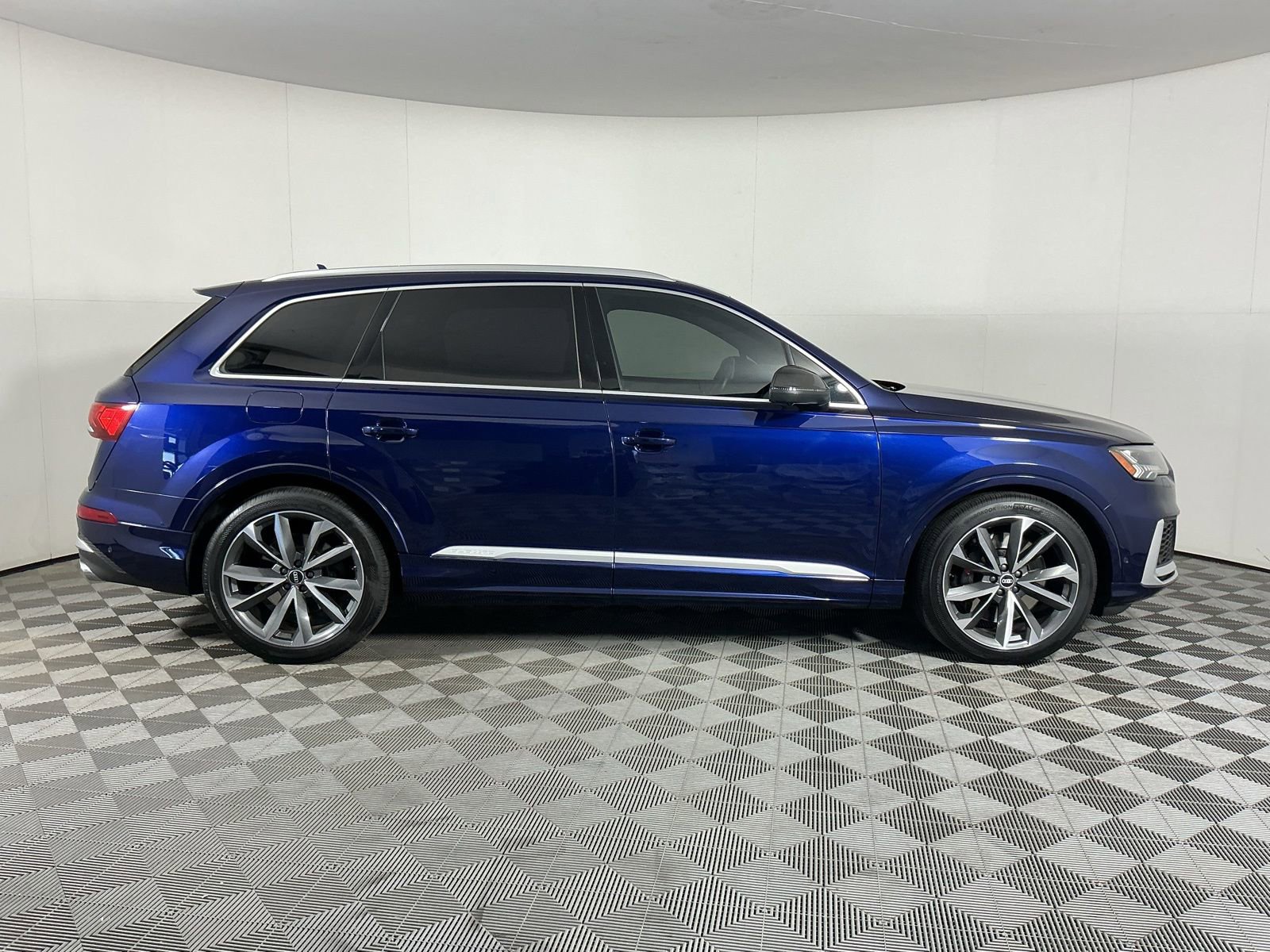 Used 2022 Audi SQ7 Prestige w/ Prestige Package image 10