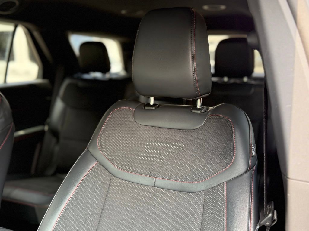 Used 2025 Ford Explorer ST AWD/4WD image 7