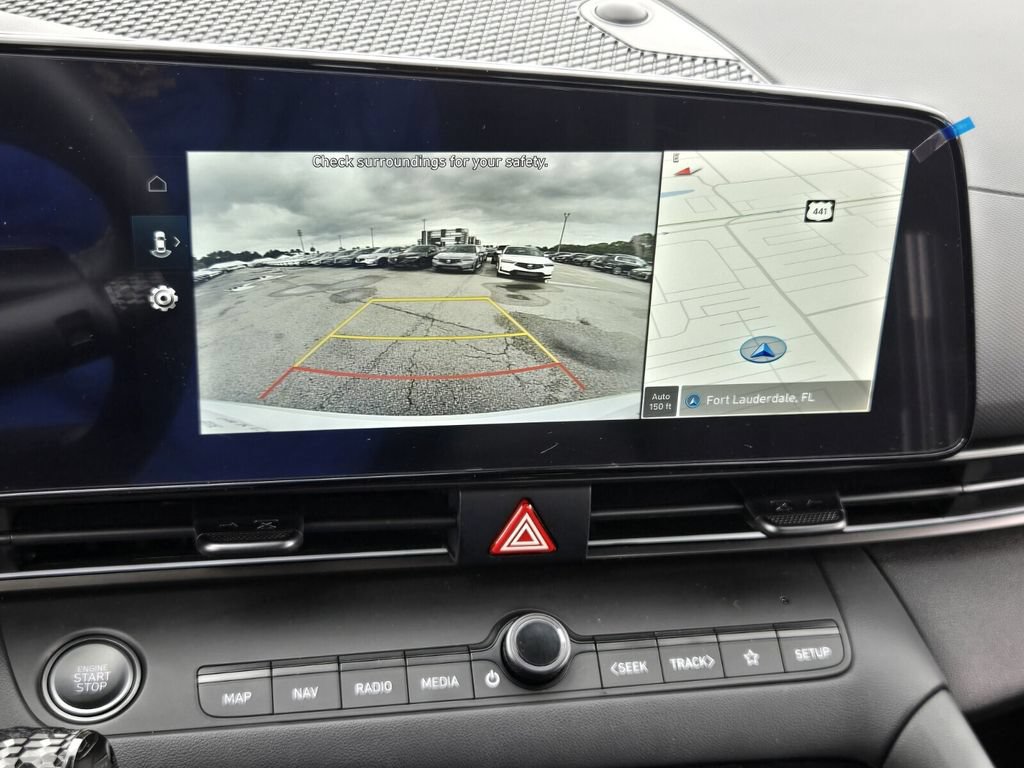 Certified 2025 Hyundai Elantra SEL FWD image 21