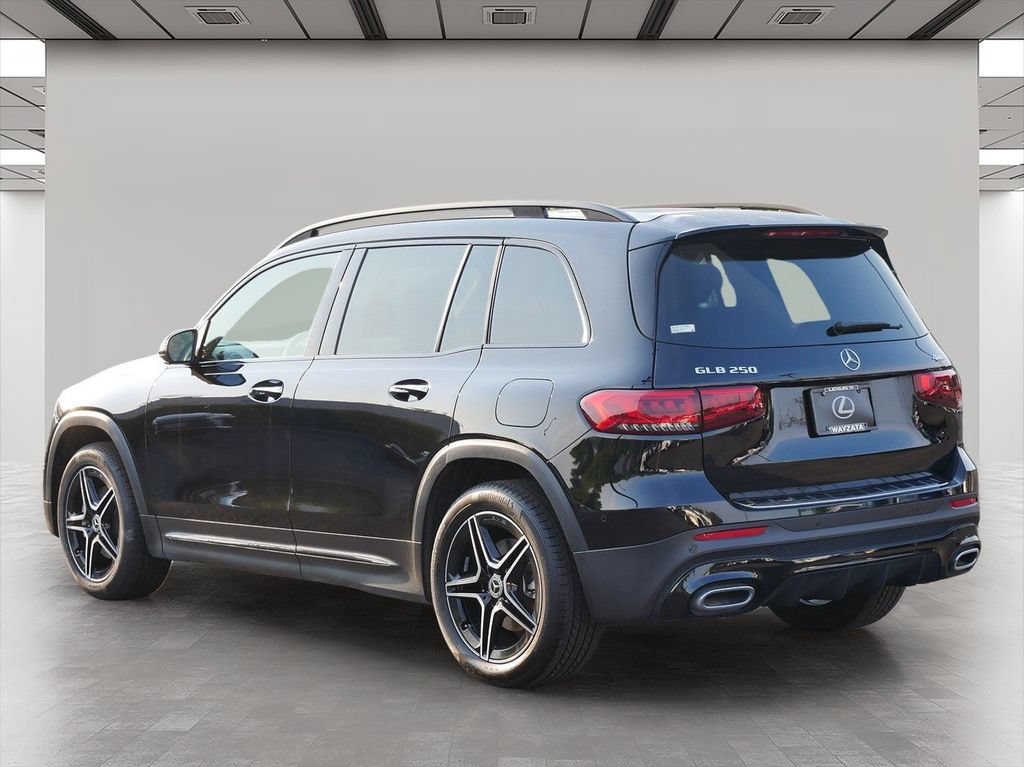 Used 2023 Mercedes-Benz GLB 250 4MATIC image 4