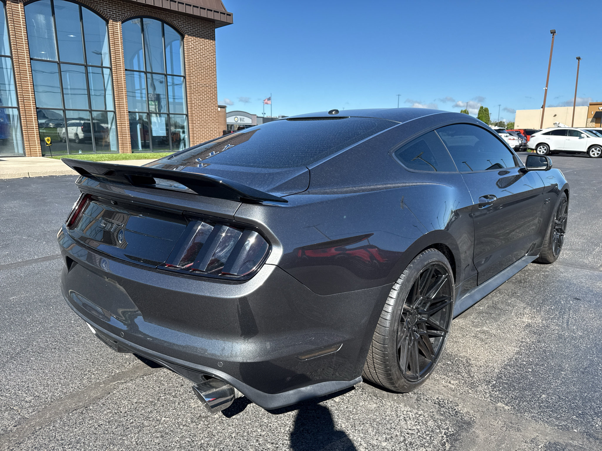 Used 2017 Ford Mustang GT Premium w/ Black Accent Package RWD image 8