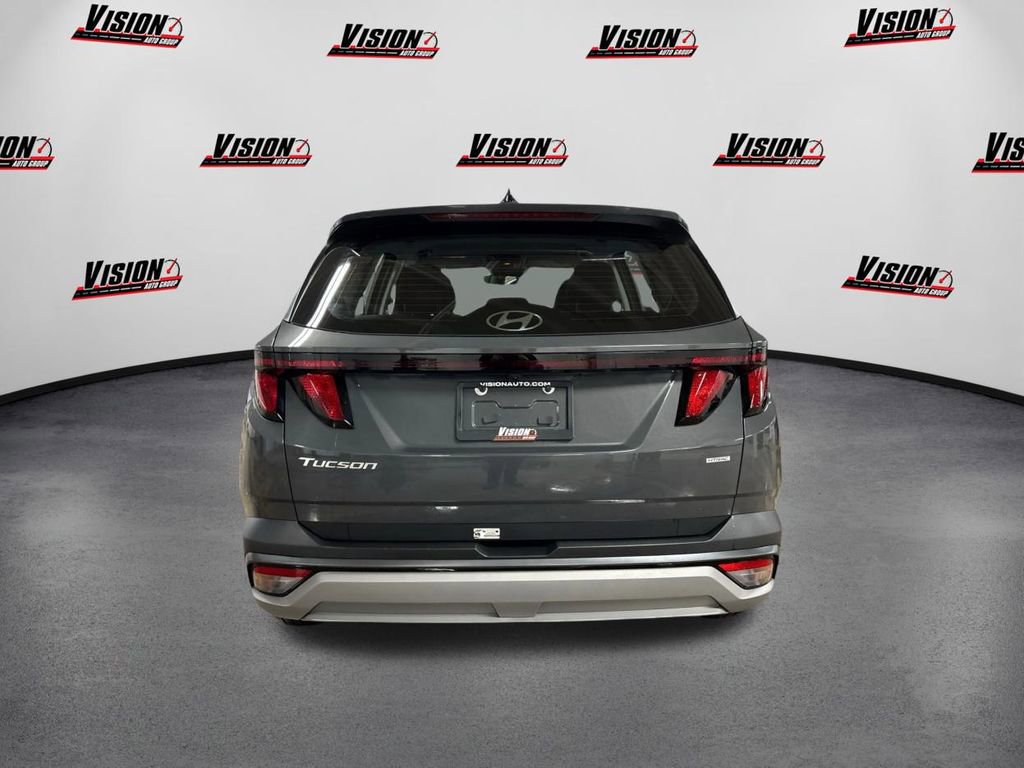 Certified 2025 Hyundai Tucson SE image 6