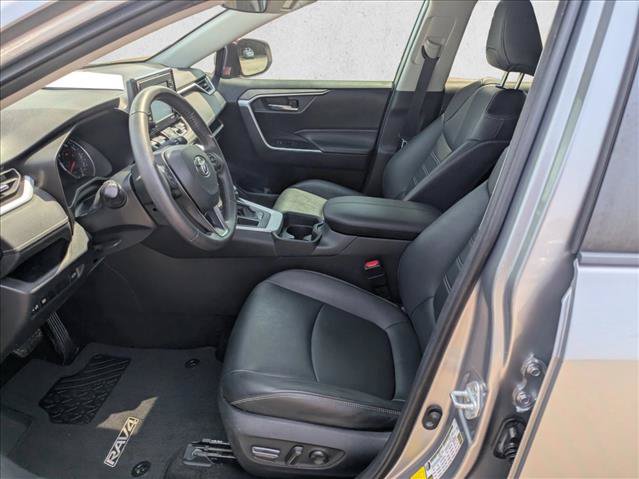 Used 2020 Toyota RAV4 XLE Premium FWD image 14