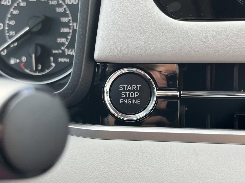 New 2026 Mitsubishi Outlander SE image 26