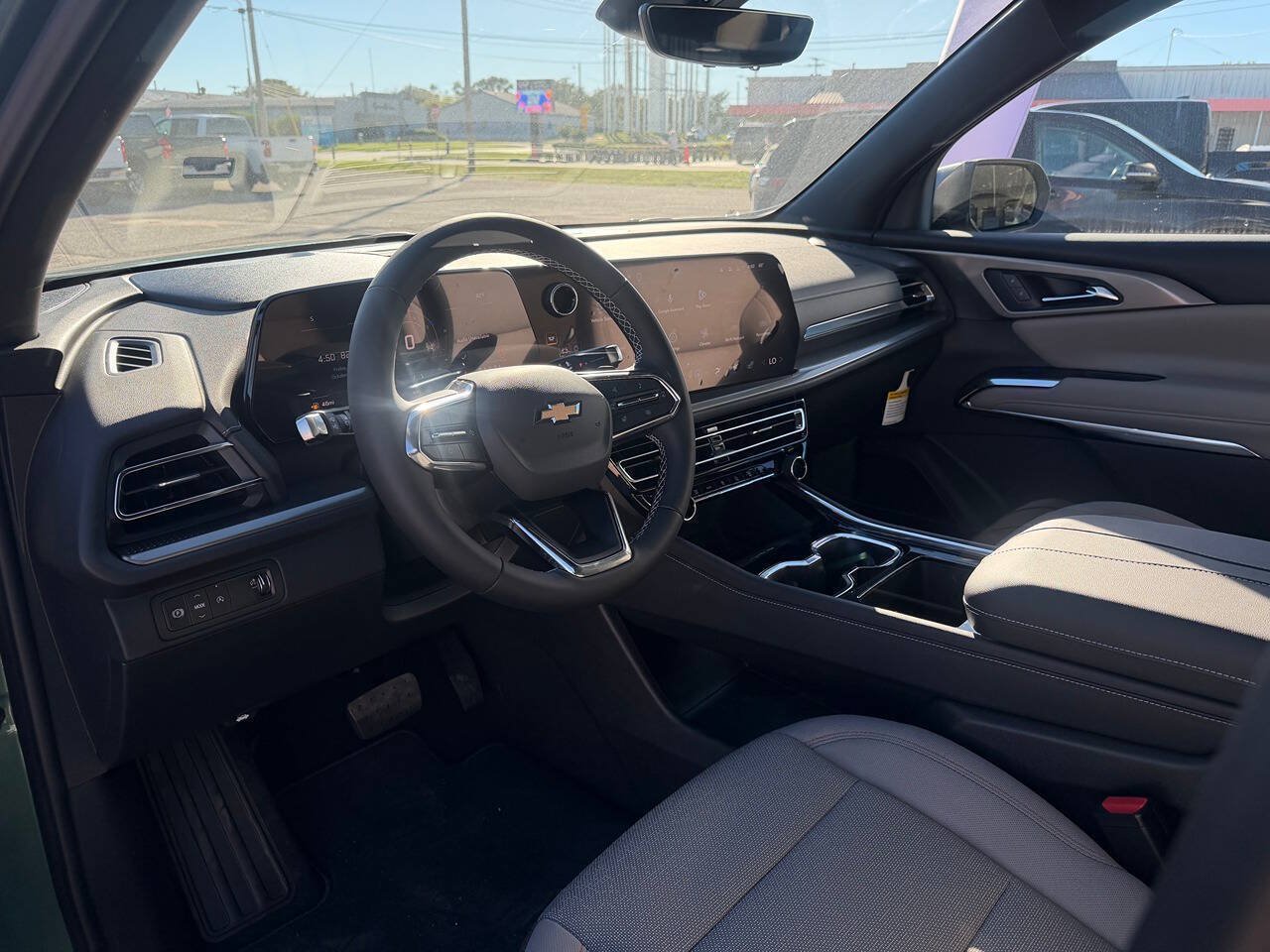 New 2027 Chevrolet Traverse LT w/ Driver Confidence Package FWD image 9