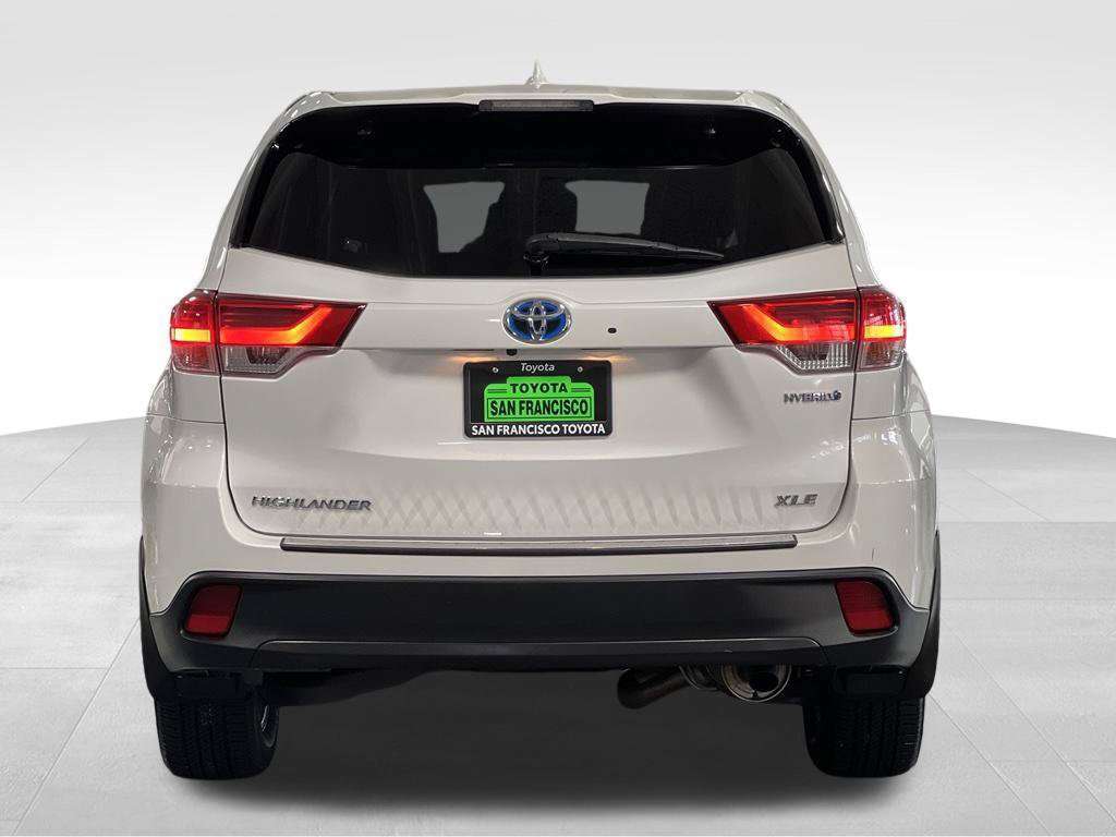 Certified 2017 Toyota Highlander XLE AWD/4WD image 4