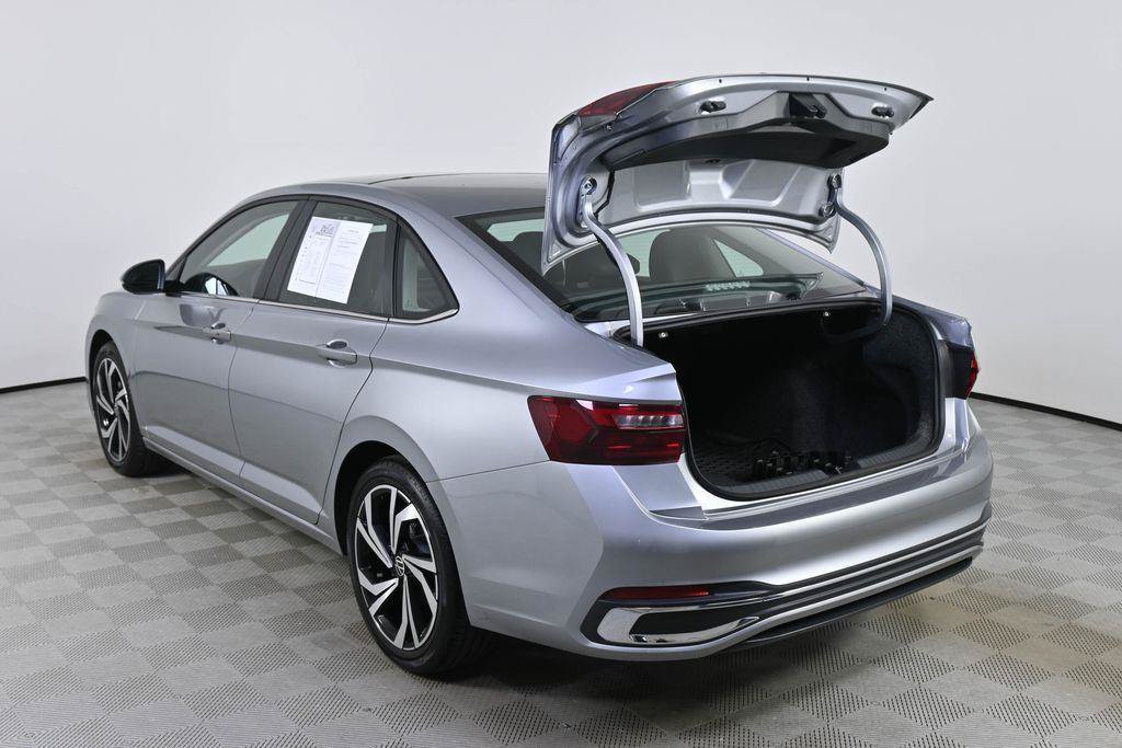 Used 2025 Volkswagen Jetta SEL FWD image 32