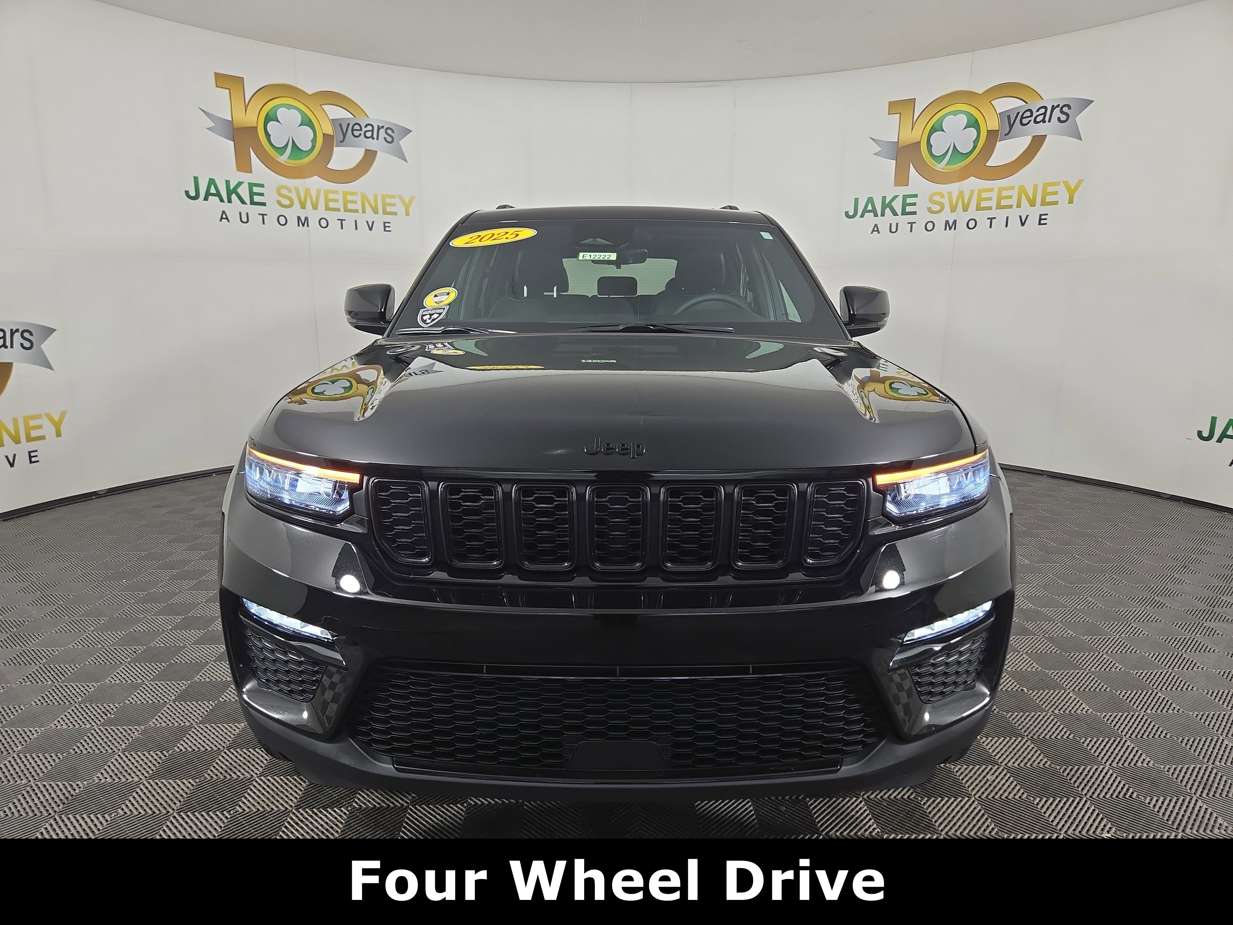 Used 2025 Jeep Grand Cherokee Limited w/ Black Appearance Package image 3