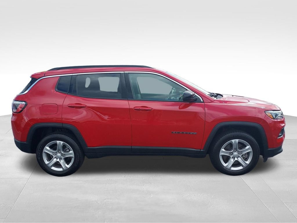 Used 2024 Jeep Compass Latitude AWD/4WD image 6