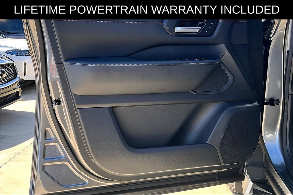 Used 2025 Nissan Armada PRO-4X image 19