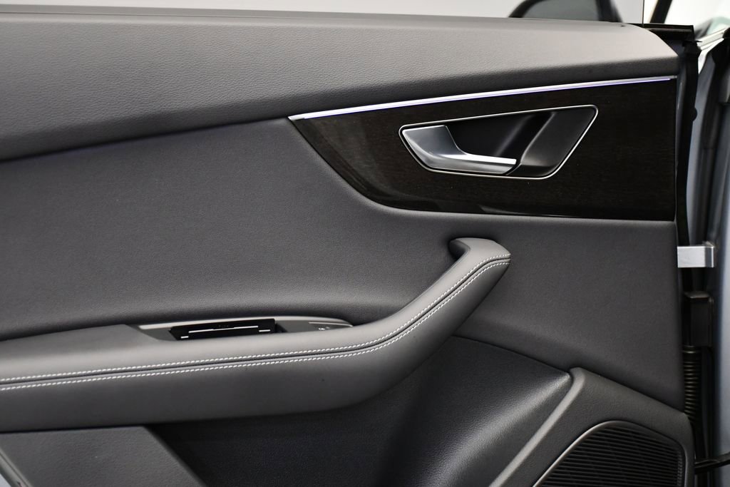 Used 2025 Audi Q8 Premium Plus image 40