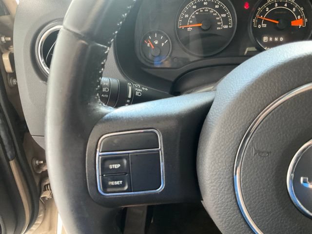 Used 2017 Jeep Patriot Latitude AWD/4WD image 8