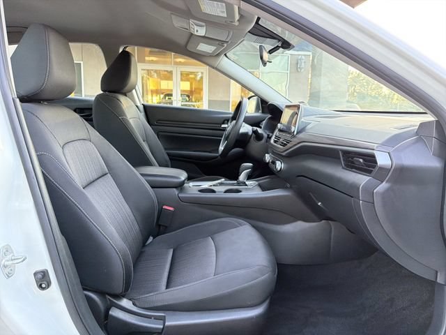 Used 2025 Nissan Altima 2.5 SV FWD image 17