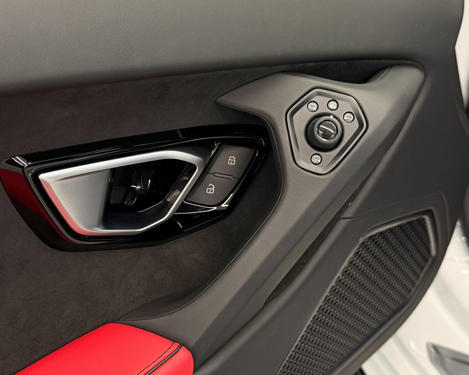 Used 2022 Lamborghini Huracan EVO RWD image 11