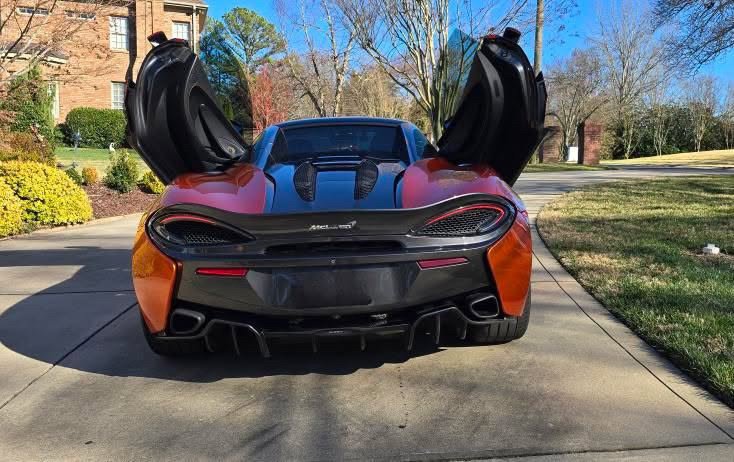 Used 2019 McLaren 570S Spider image 11
