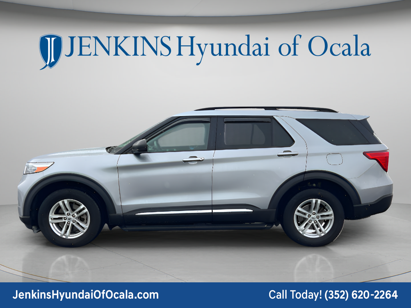 Used 2023 Ford Explorer XLT w/ Equipment Group 202A AWD/4WD image 6