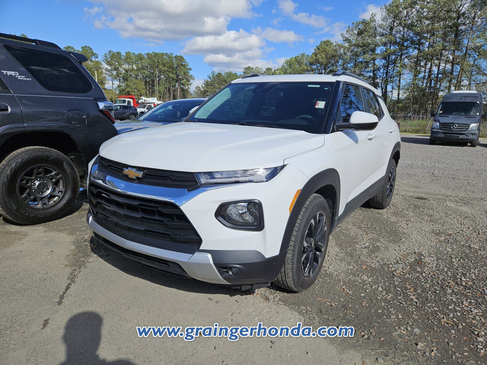 Used 2023 Chevrolet TrailBlazer LT image 2