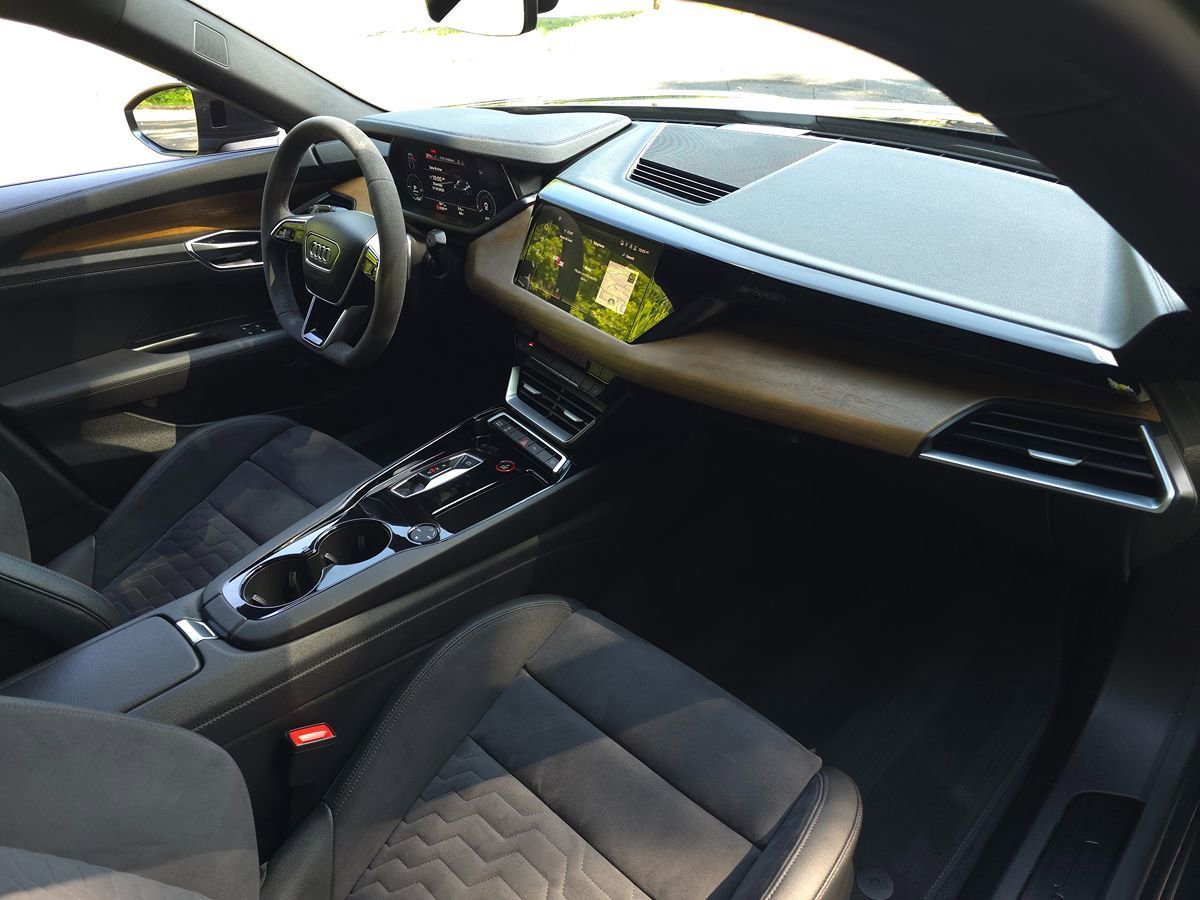 Used 2023 Audi e-tron GT Premium Plus AWD/4WD image 22