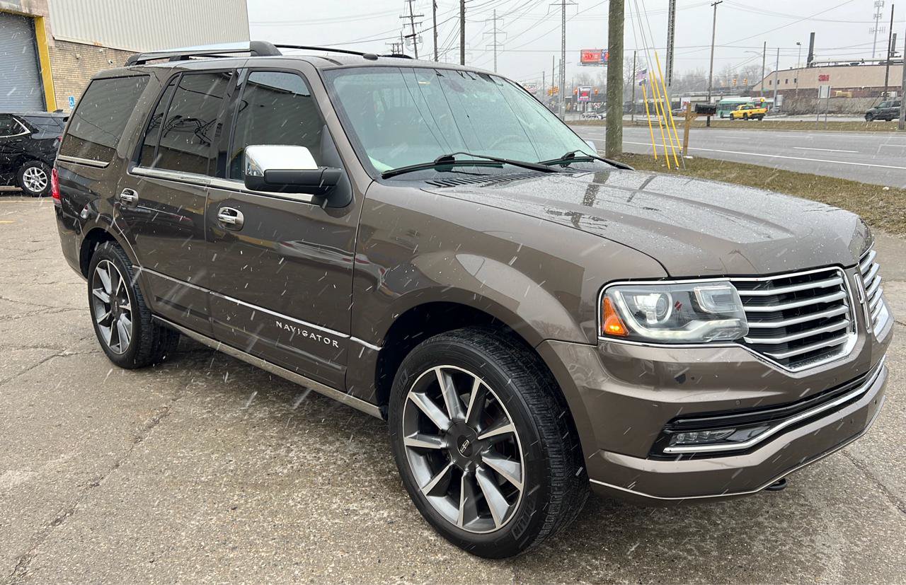 Used 2016 Lincoln Navigator Reserve AWD/4WD image 3