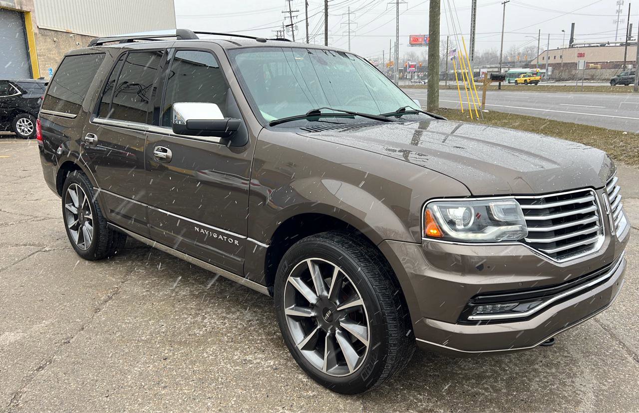 Used 2016 Lincoln Navigator Reserve image 3