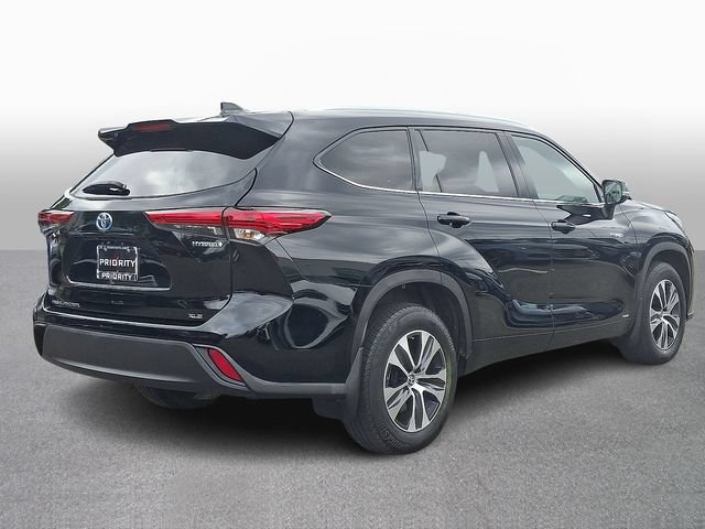 Used 2021 Toyota Highlander XLE AWD/4WD image 4
