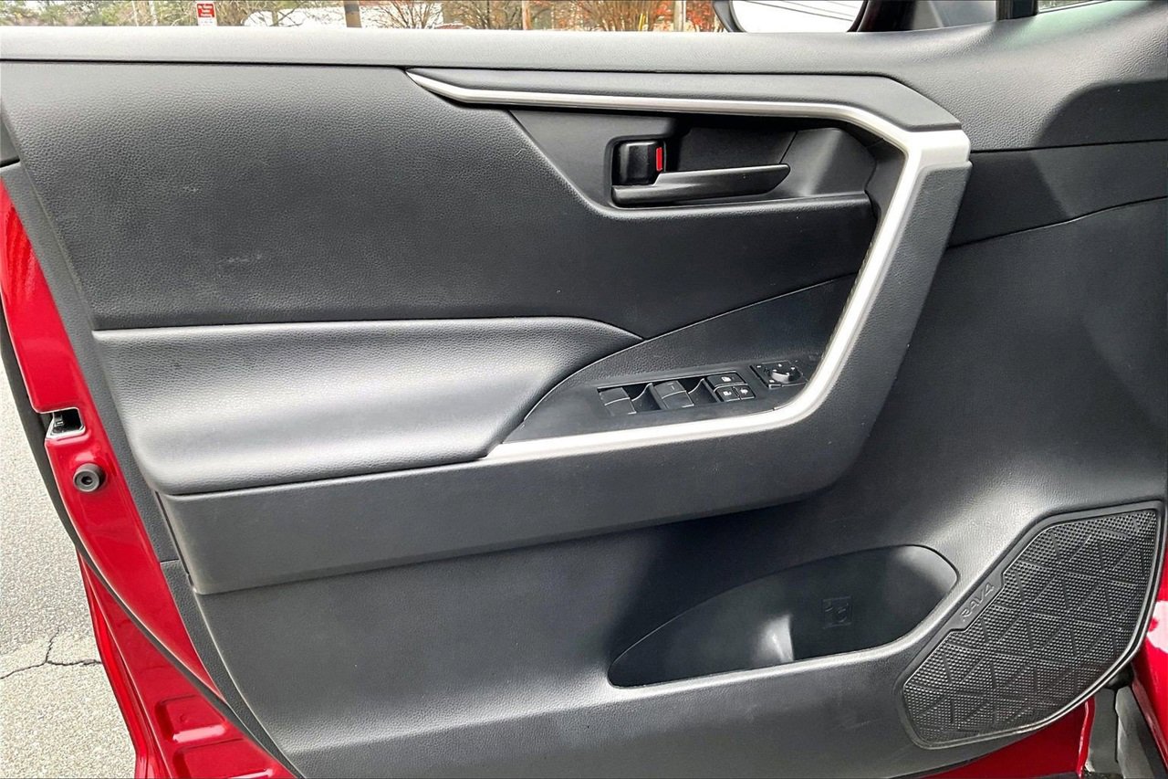 Used 2021 Toyota RAV4 LE image 23