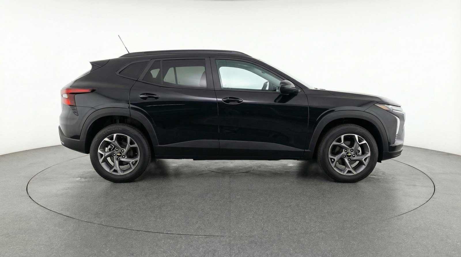 Used 2025 Chevrolet Trax LT image 11
