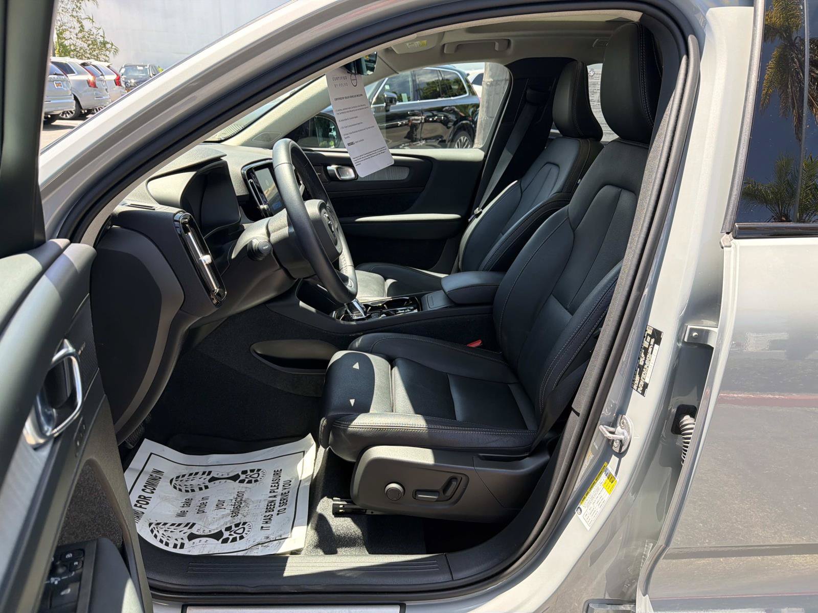Certified 2024 Volvo XC40 B5 Ultimate w/ Protection Package Premier AWD/4WD image 17