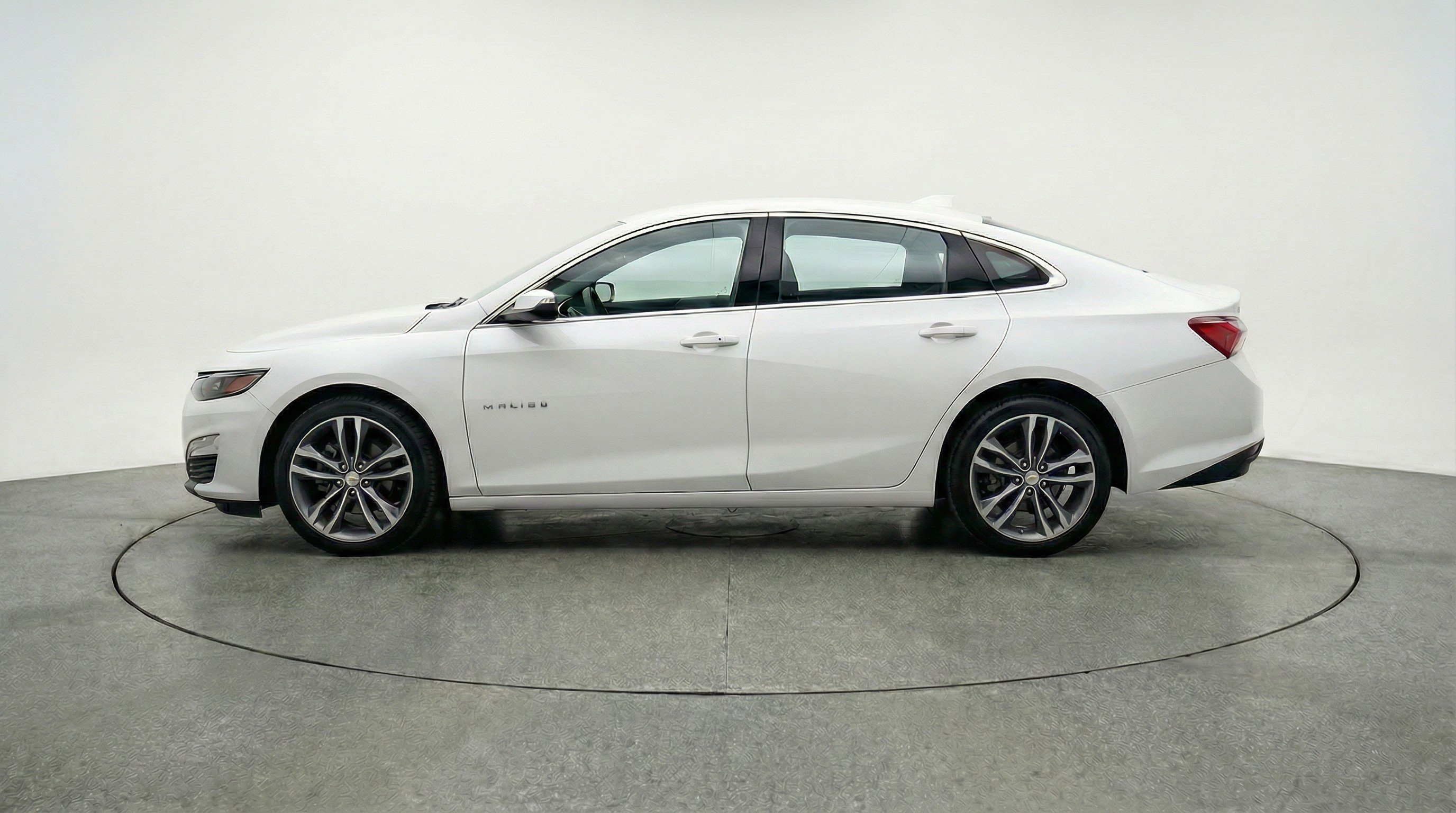 Used 2024 Chevrolet Malibu LT image 5