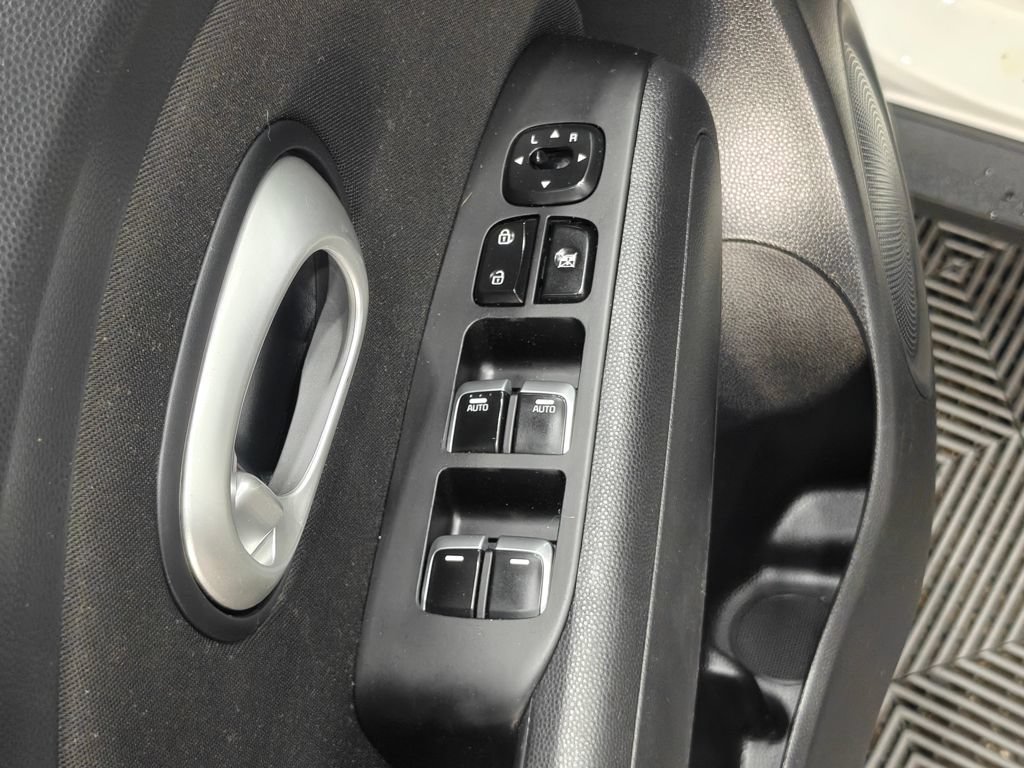 Used 2017 Kia Soul + w/ Designer's Package FWD image 30