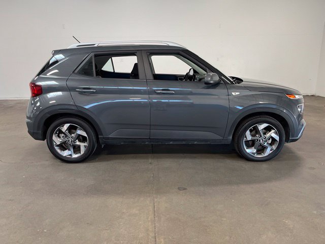 Used 2025 Hyundai Venue SEL FWD image 2