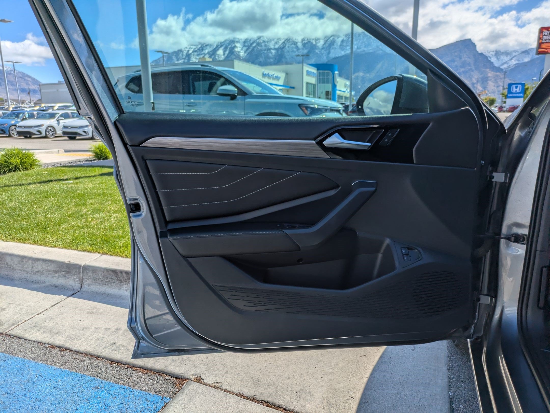 Used 2022 Volkswagen Jetta SEL FWD image 15