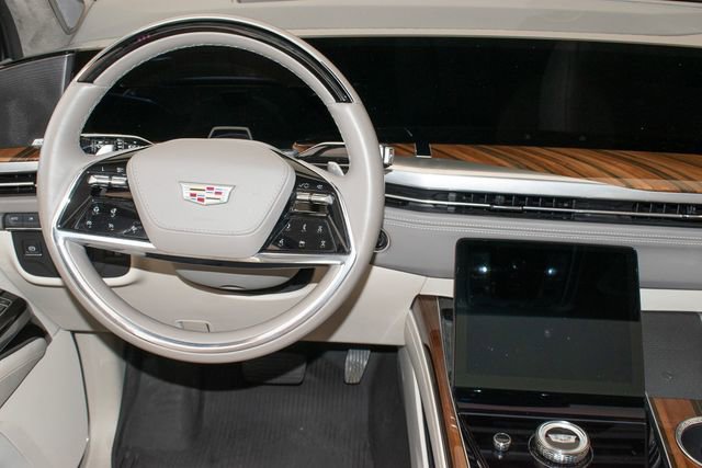 Used 2025 Cadillac Escalade ESV Sport Platinum w/ LPO, Floor Liner Package AWD/4WD image 18