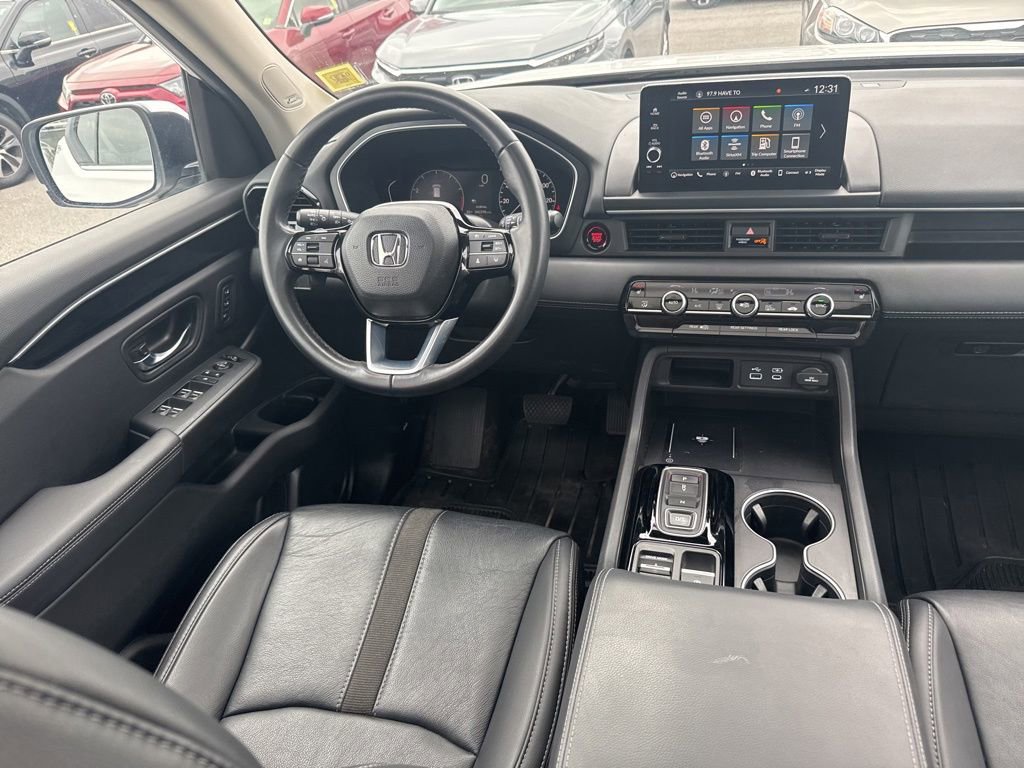 Used 2025 Honda Pilot Touring image 10
