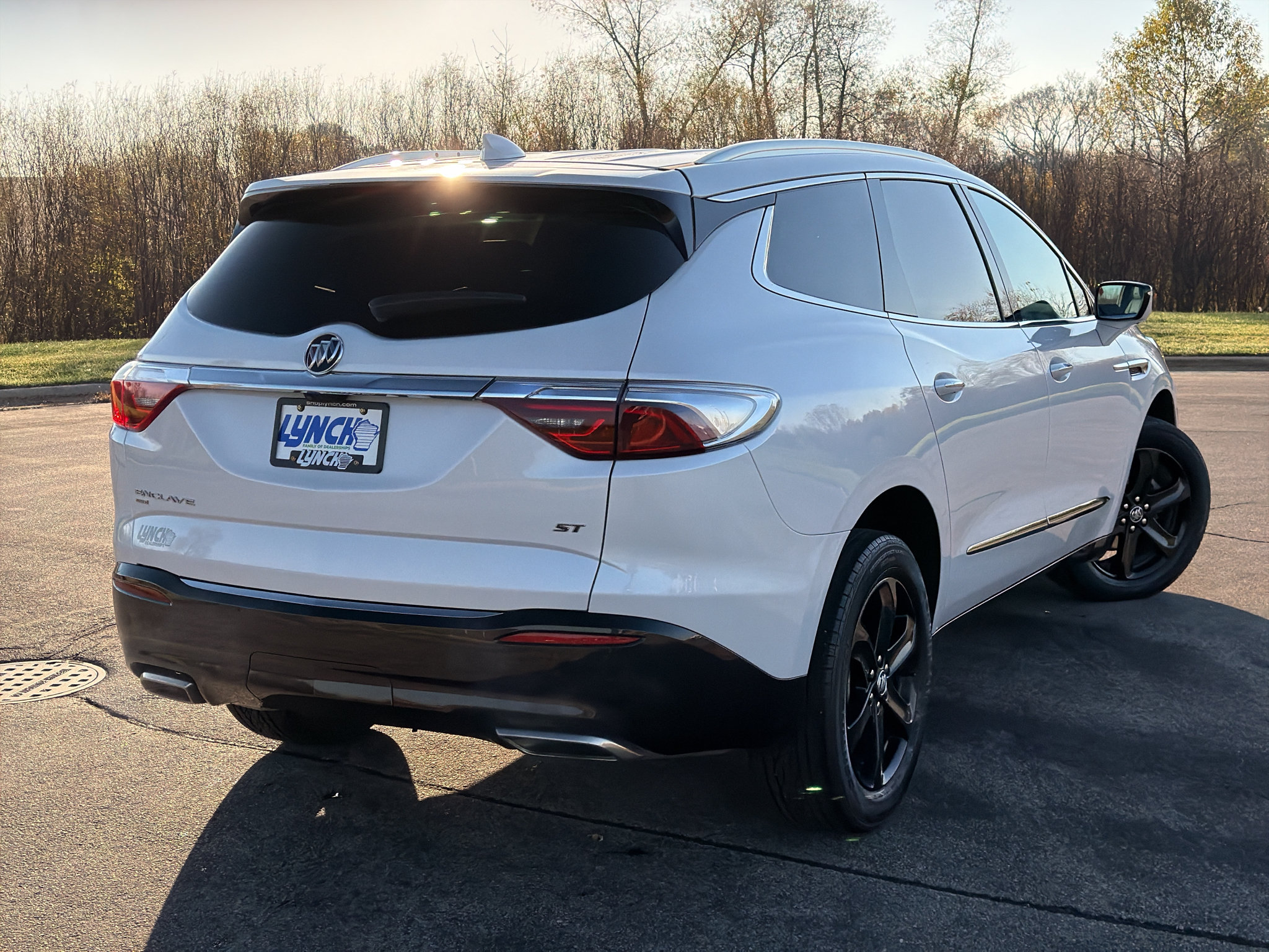 Used 2024 Buick Enclave Essence w/ Experience Buick Package AWD/4WD image 4