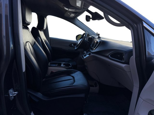 Used 2021 Chrysler Voyager Lxi FWD image 12