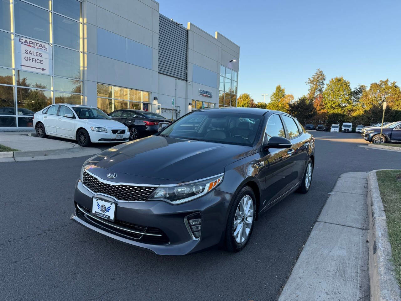 Used 2018 Kia Optima S image 2
