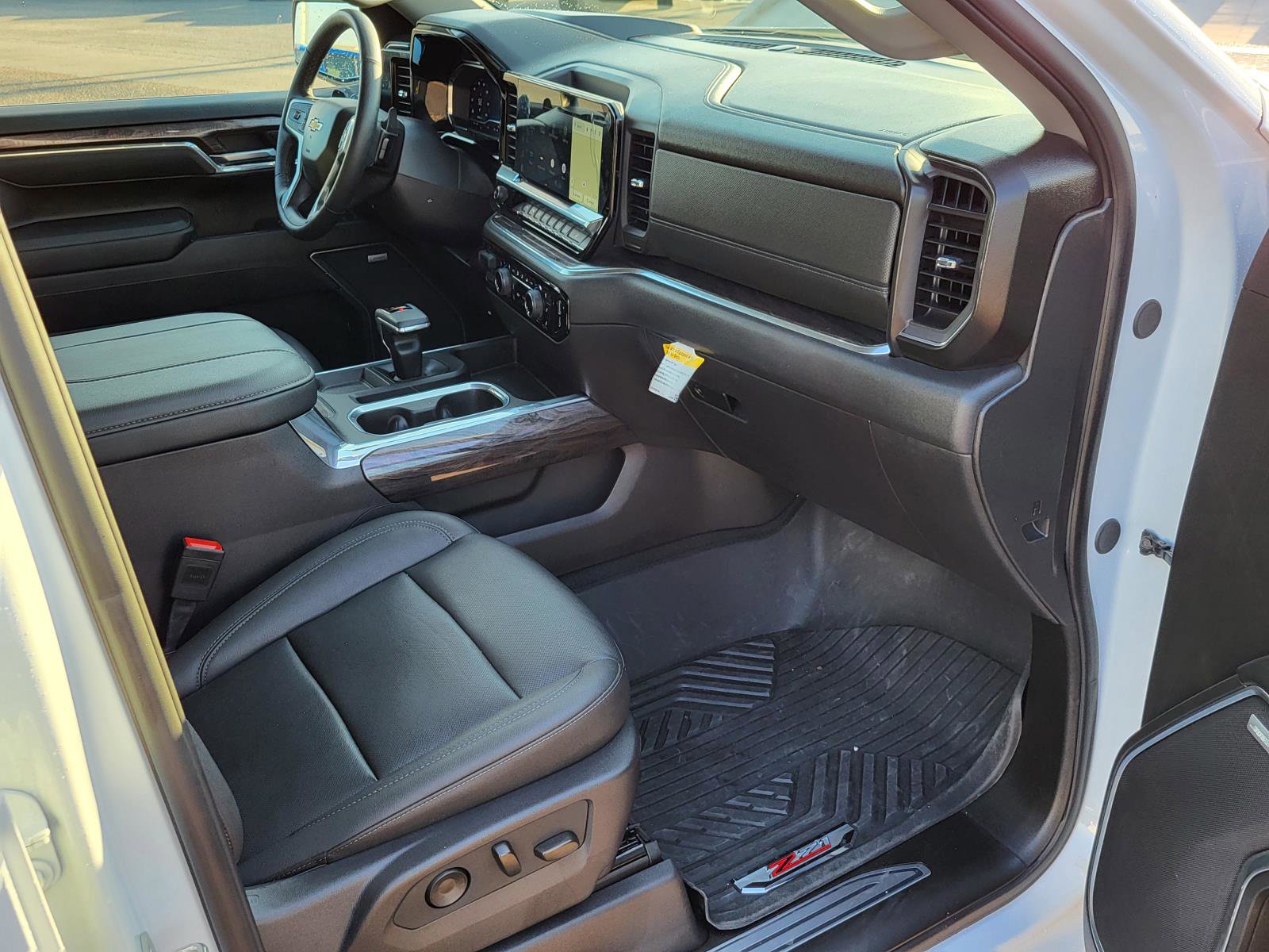 Used 2024 Chevrolet Silverado 1500 LTZ w/ Technology Package image 9