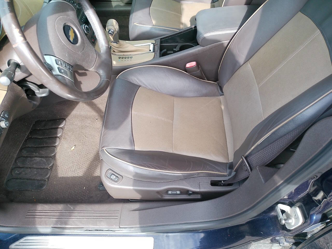 Used 2009 Chevrolet Malibu LTZ w/ Rear Power Package image 9