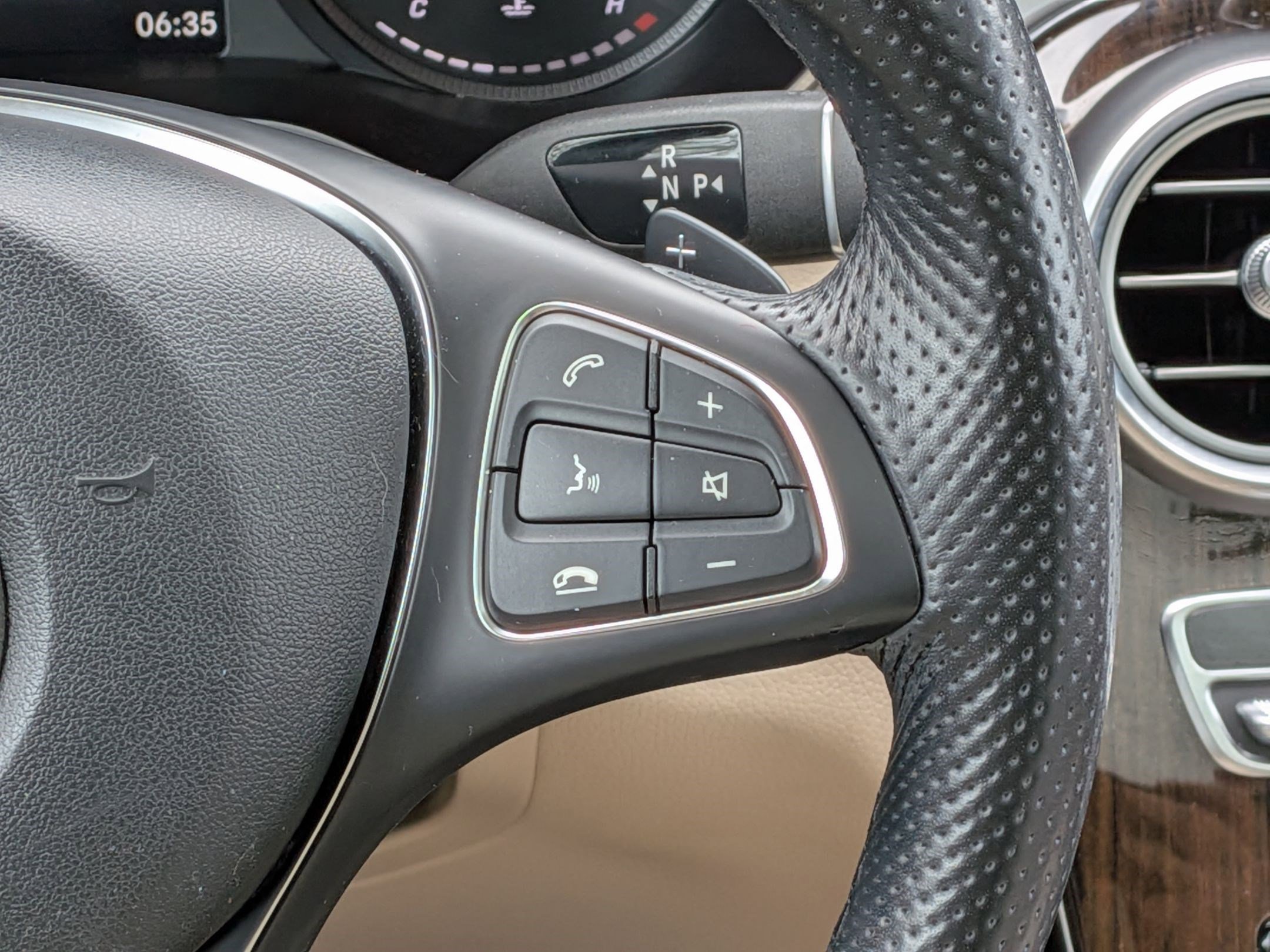 Certified 2019 Mercedes-Benz GLC 300 4MATIC w/ Premium Package image 15