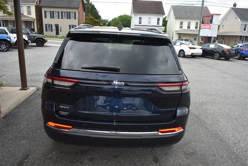 Used 2023 Jeep Grand Cherokee 4WD 4xe image 5