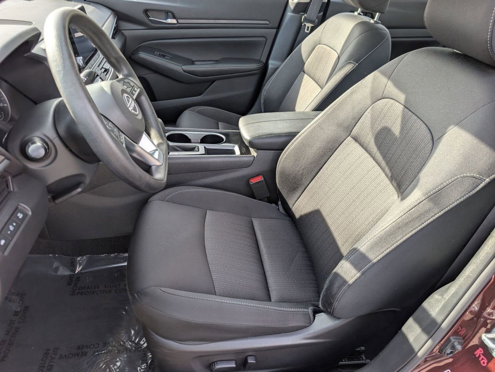 Used 2024 Nissan Altima 2.5 SV image 5