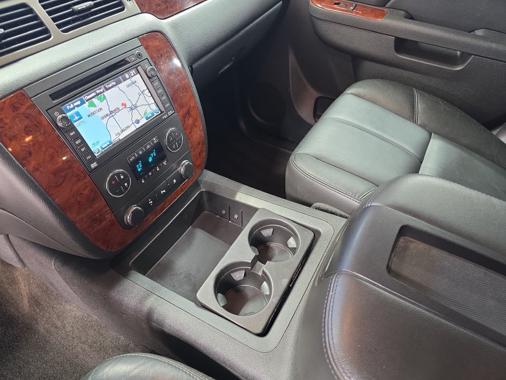 Used 2011 Chevrolet Avalanche LT AWD/4WD image 24