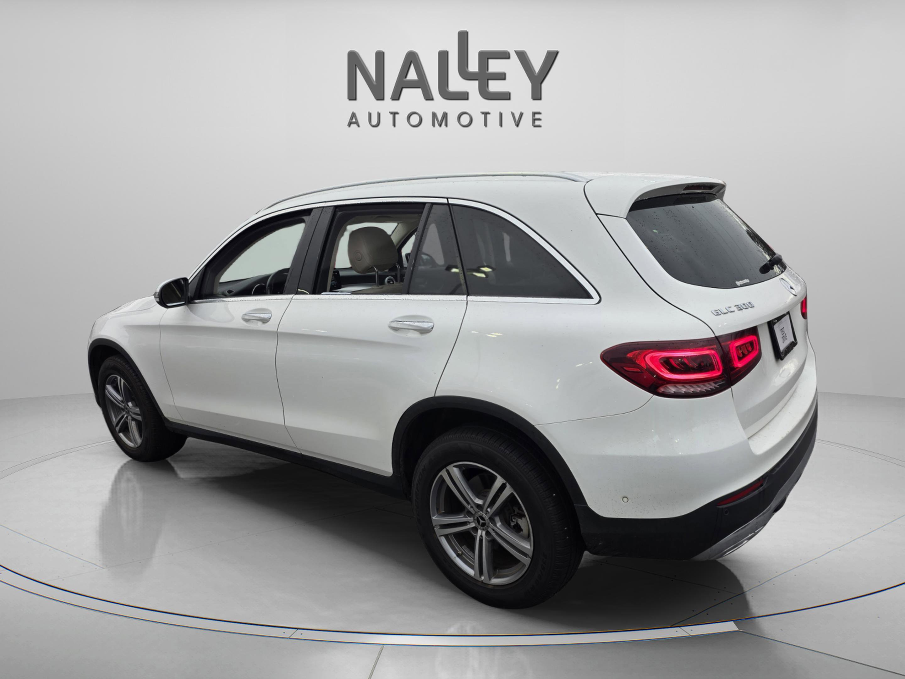 Used 2022 Mercedes-Benz GLC 300 image 3
