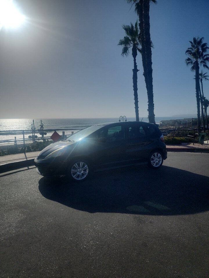 Used 2010 Honda Fit Sport image 1