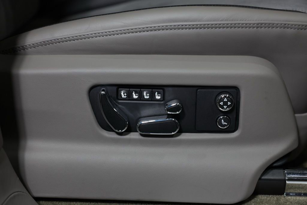 Used 2022 Bentley Bentayga image 38