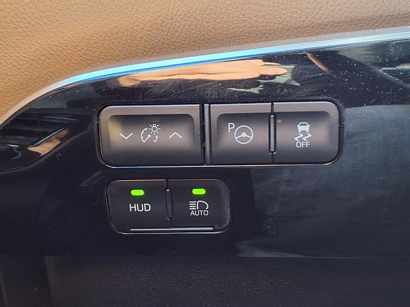 Used 2019 Toyota Prius Limited w/ Premium Convenience Package image 15